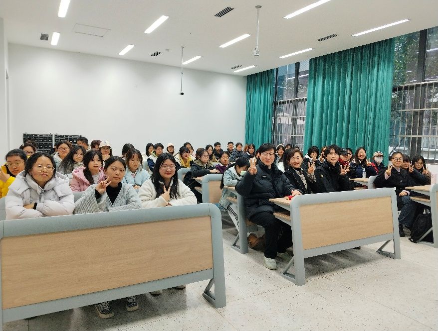 公司召开“树文明新风，育时代新人”主题班会